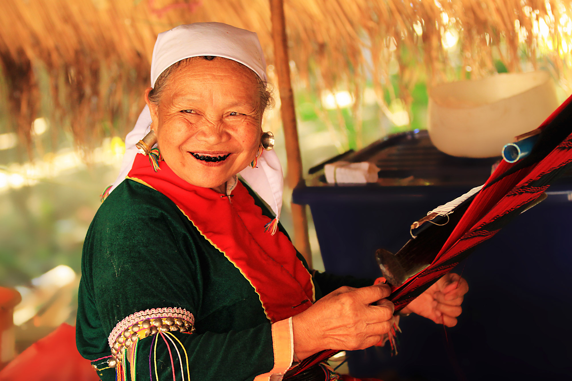 black-teeth-akha-chiang-mai-wolfare